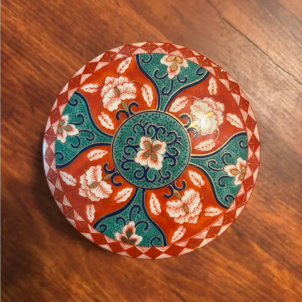 Vintage Ashibi Japanese porcelain trinket box